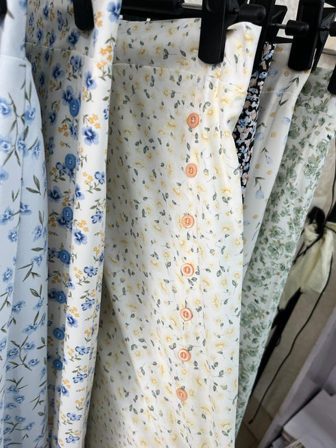 Floral Slit Skirt With Button